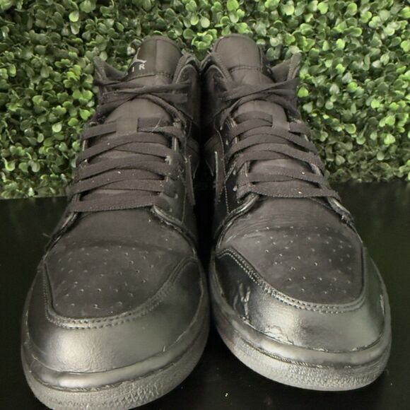 USED Jordan 1 Mid Triple Black - Size 10 Men (2018) SKU 554724-050 main image 11
